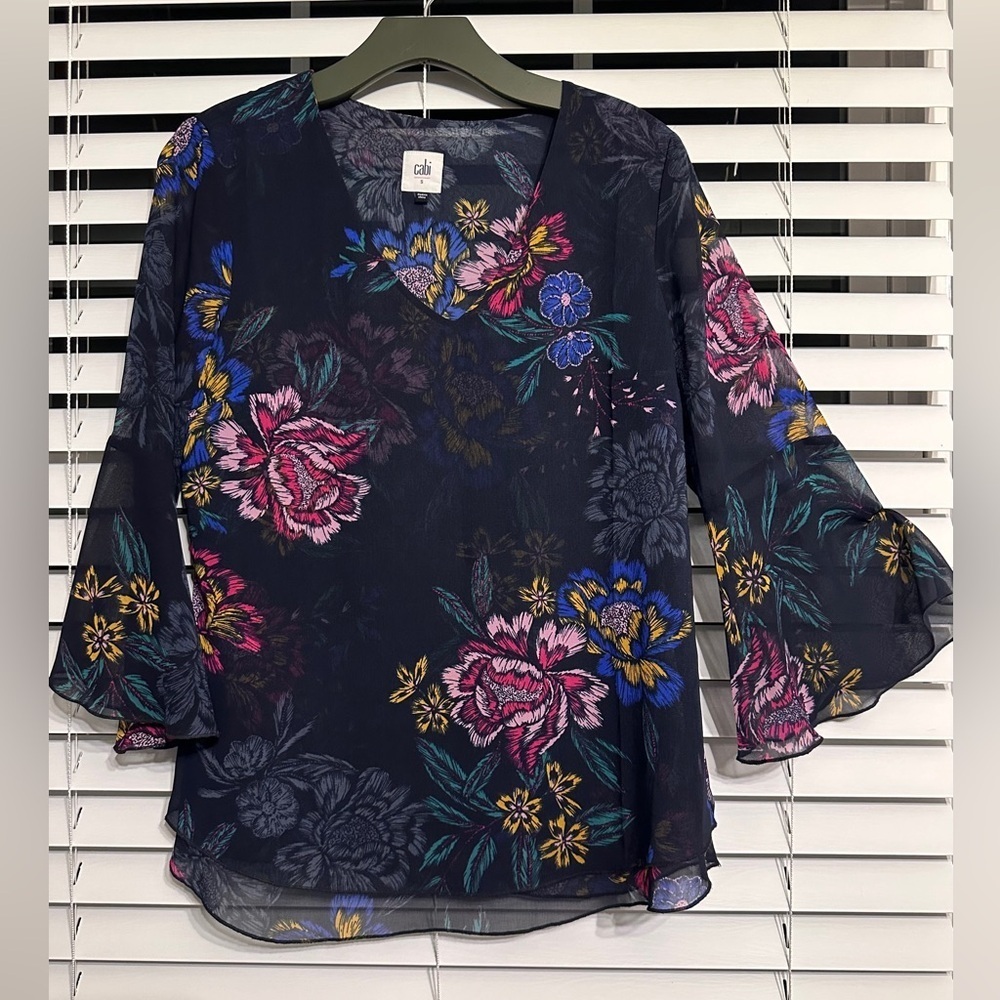 🛍️CABi  Layered and bell sleeve blouse Size S